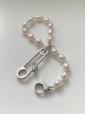 Freshwater Pearl Bracelet with Silver Hardware